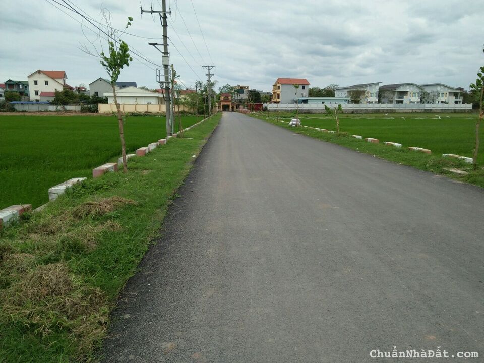 Bán gấp lô đất Kim Hoa Mê Linh, đất vuông đẹp ngõ ô tô, chỉ 17 triệu/m2, lh: 083.664.6314.		