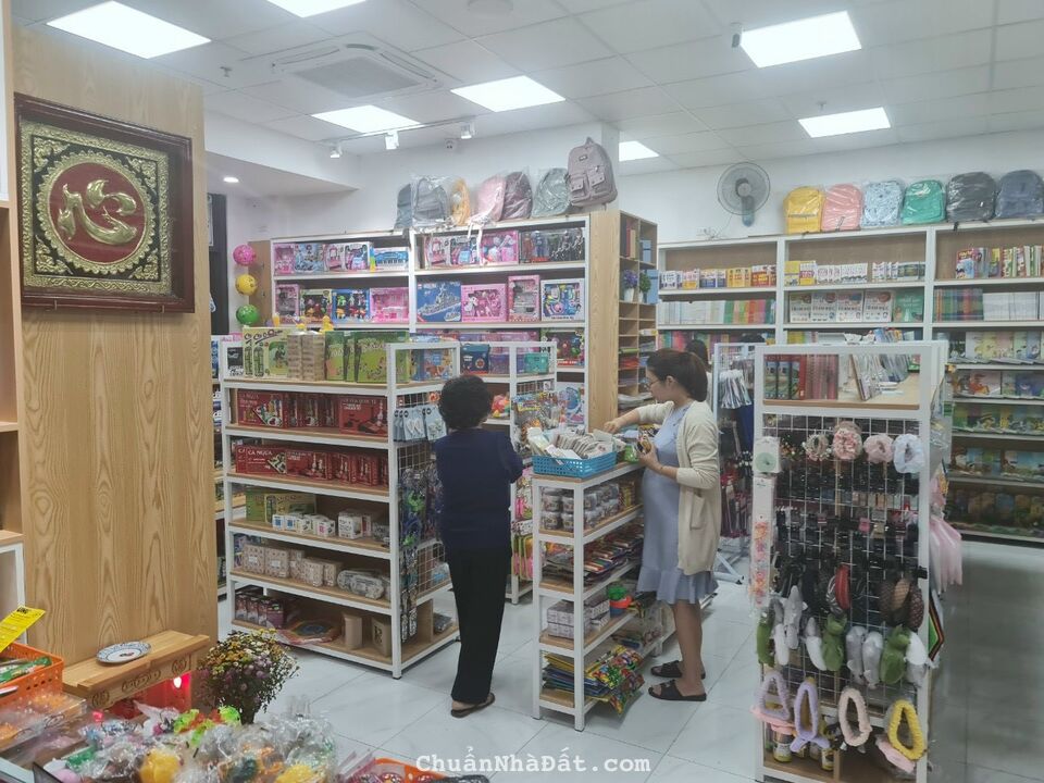 Bán Shop chân đế Vinhomes căn góc-Vị trí đẹp nằm tại toà 1200 căn hộ-Liên hệ 0931.226.998