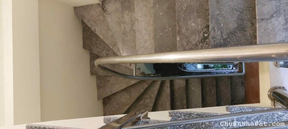 Bán nhà ngõ 20 Mỹ Đình, 3.3 tỷ, 30m2, Gần phố, nhà đẹp long lanh