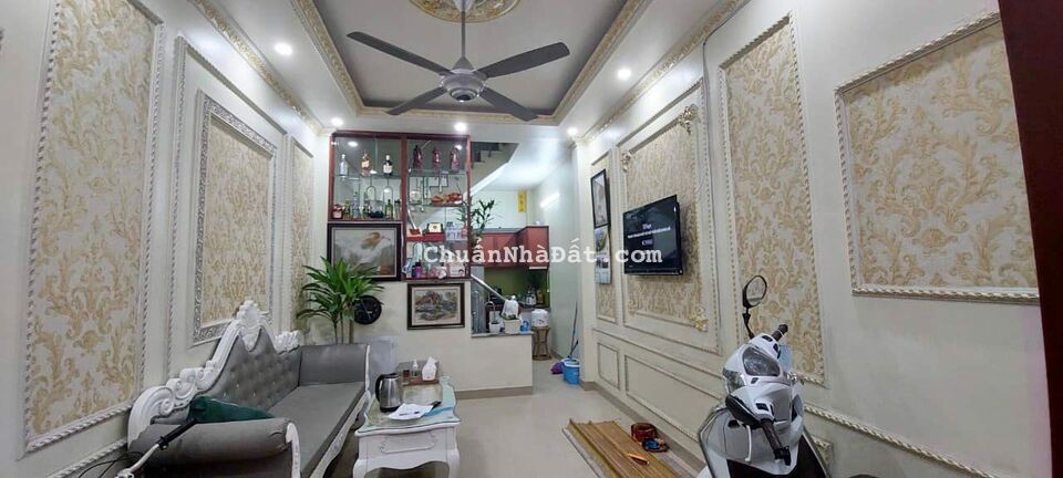 Bán nhà ngõ 20 Mỹ Đình, 3.3 tỷ, 30m2, Gần phố, nhà đẹp long lanh