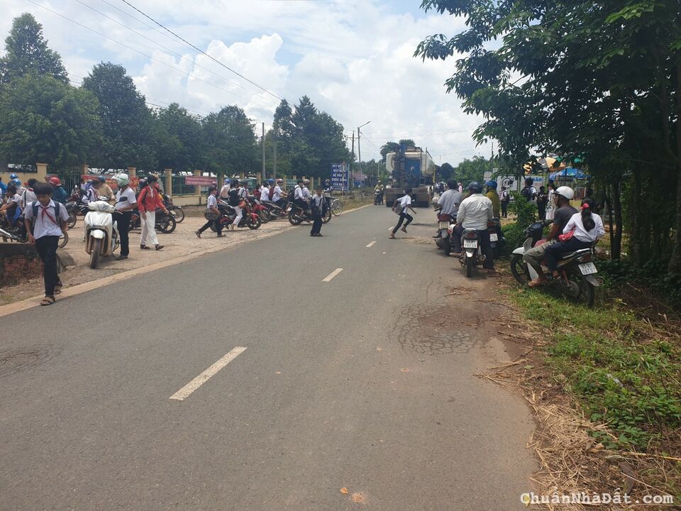 KẸT TIỀN BÁN GẤP LÔ ĐẤT 300M2-TC SHR CHÍNH CHỦ,SÁT KCN LỚN NGAY TT CHỢ TRƯỜNG DÂN ĐÔNG. GIÁ 300TR