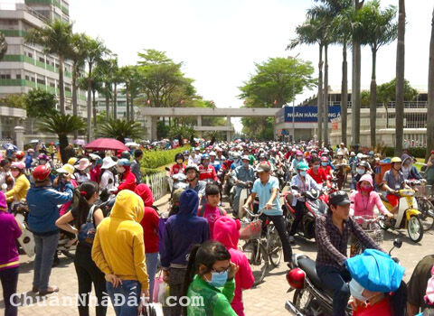 CẦN TIỀN BÁN MIẾNG ĐẤT CẠNH NHÀ 2.350M2-SHR NGAY CHỢ UBND GẦN XÍ NGHIỆP. GIÁ 650TR