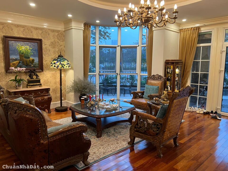 Biệt thự sân vườn Ciputra - 305m2 - lô góc 3 mặt thoáng - mặt đường chính Khu đô thị