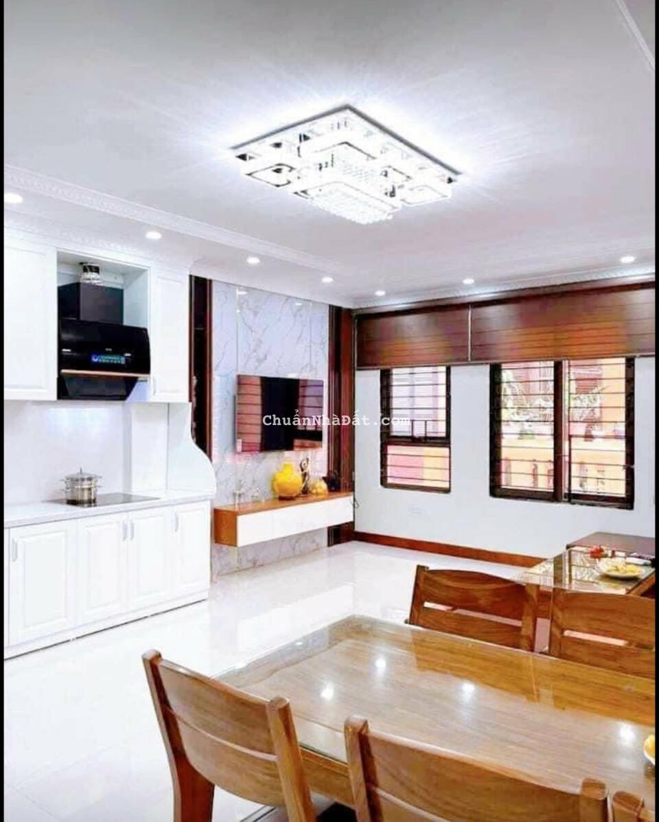 Bán nhà Phùng Chí Kiên - 51m2 - gara ô tô - thang máy - nhà mới ở ngay - phân lô cán bộ