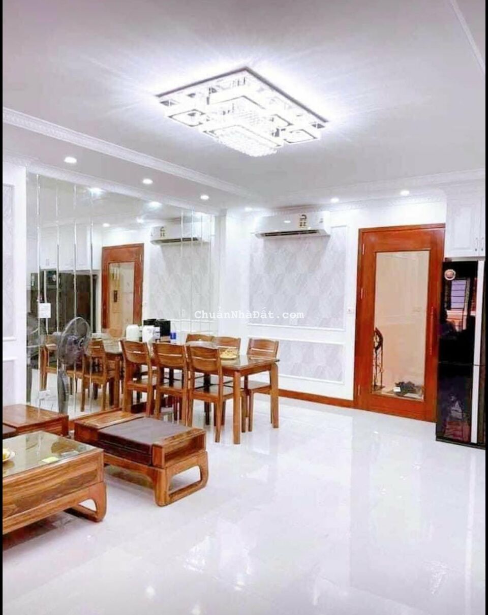 Bán nhà Phùng Chí Kiên - 51m2 - gara ô tô - thang máy - nhà mới ở ngay - phân lô cán bộ