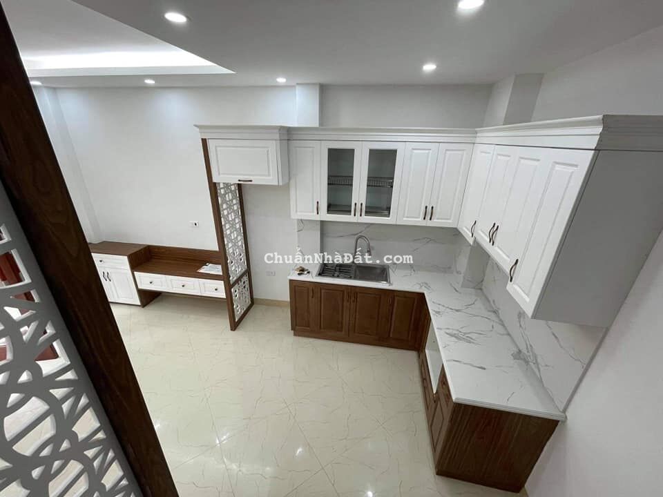 BÁN NHÀ NGÕ  27  VÕ CHÍ CÔNG - Ô TÔ ĐỖ CÁCH 10M - GẦN PHỐ MÀ CÓ HƠN 3 TỶ - QUÁ HIẾM 