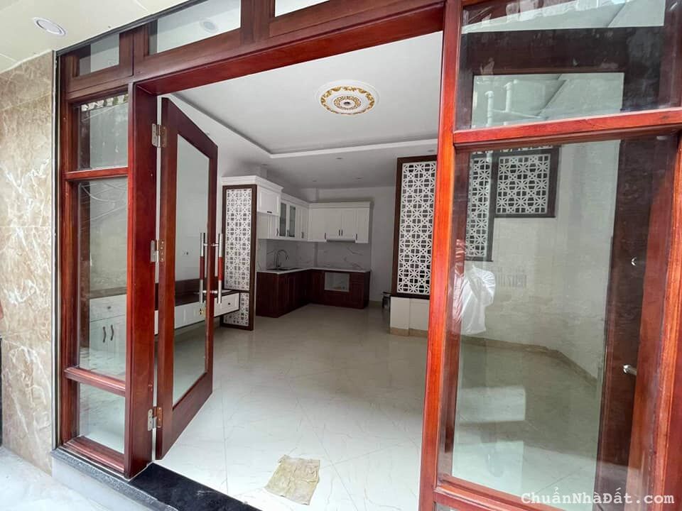 BÁN NHÀ NGÕ  27  VÕ CHÍ CÔNG - Ô TÔ ĐỖ CÁCH 10M - GẦN PHỐ MÀ CÓ HƠN 3 TỶ - QUÁ HIẾM 