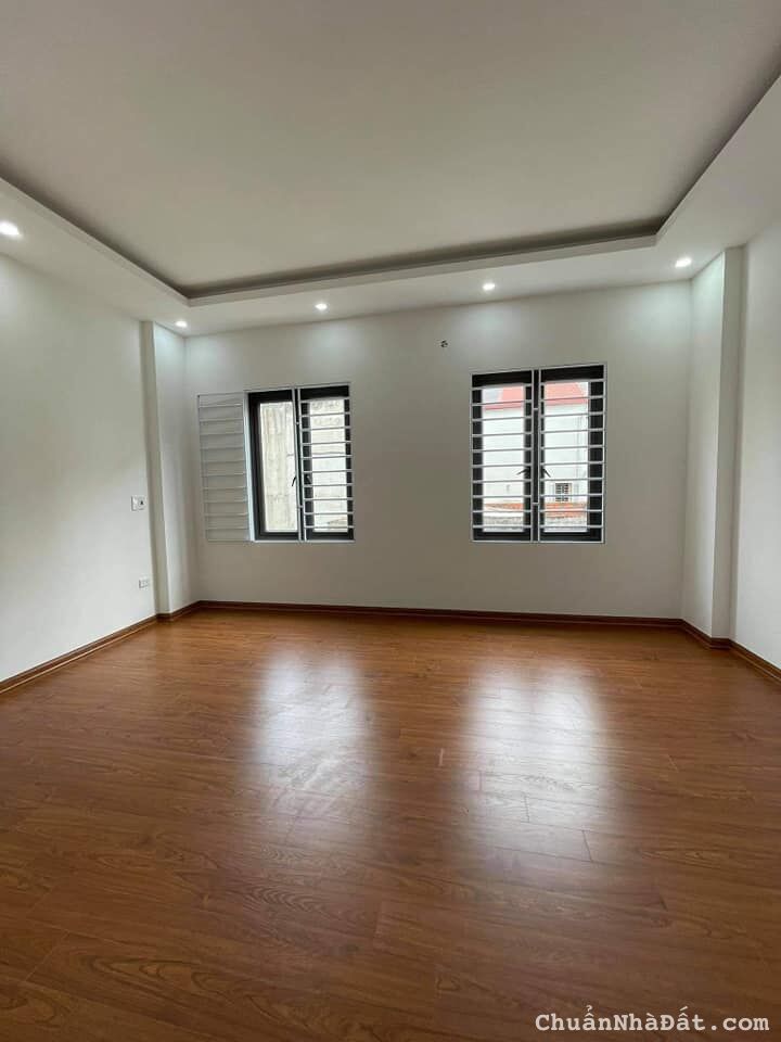 BÁN NHÀ NGÕ  27  VÕ CHÍ CÔNG - Ô TÔ ĐỖ CÁCH 10M - GẦN PHỐ MÀ CÓ HƠN 3 TỶ - QUÁ HIẾM 