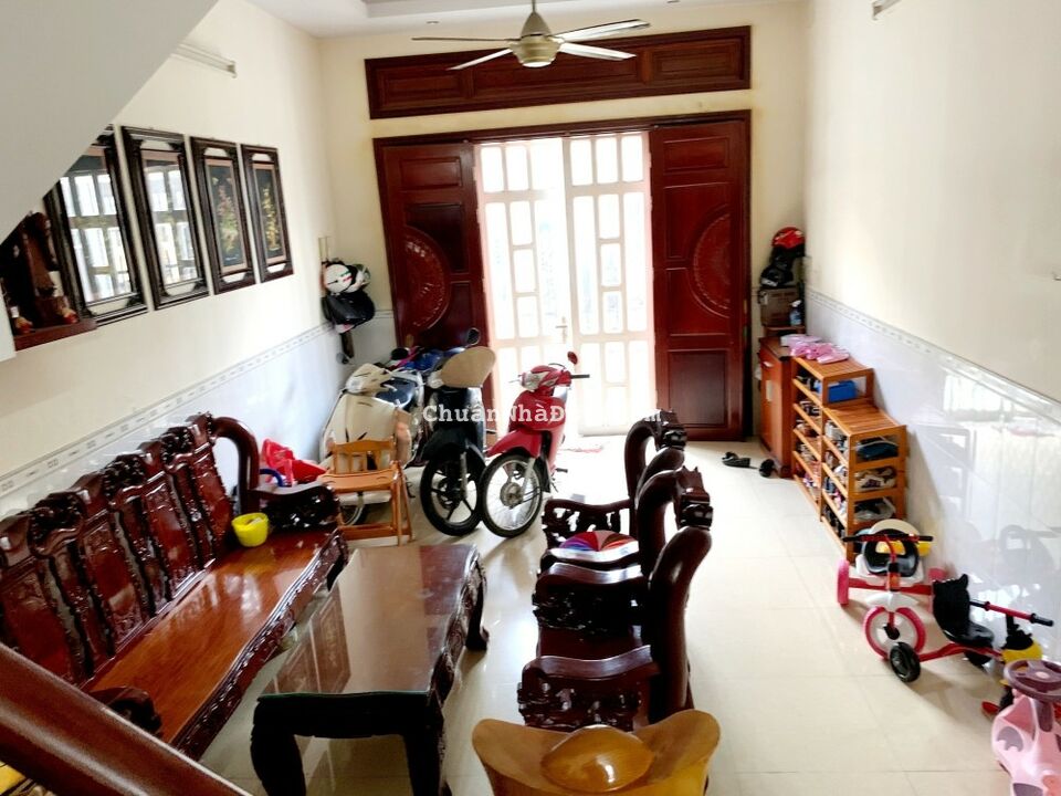 Bán nhà 46m2, đường Tân Hương, Tân Phú, Hẻm xe tải trách, Ngang 4 mét, 3 Lầu