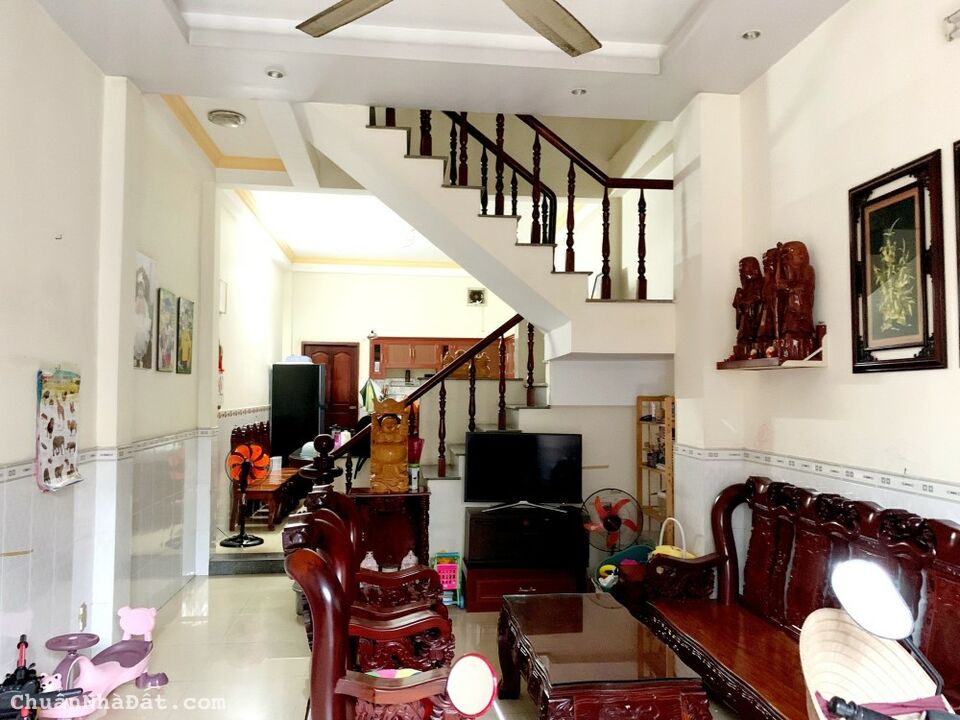 Bán nhà 46m2, đường Tân Hương, Tân Phú, Hẻm xe tải trách, Ngang 4 mét, 3 Lầu