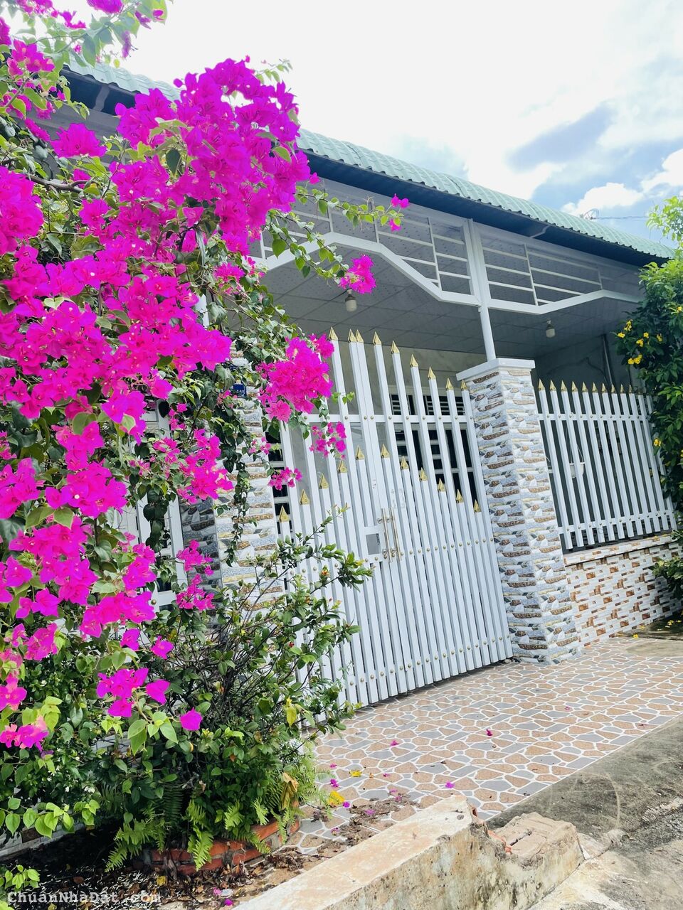 Cần bán nhanh mặt tiền Thạnh Xuân 14, Quận 12, 200m2, Cấp 4, ngang 5.3 HIẾM, Chỉ 2 tỷ 5 TL CC Cần bán nhanh mặt tiền Thạnh Xuân 14, Quận 12, 200m2, Cấp 4, ngang 5.3 HIẾM, Chỉ 2 tỷ 5 TL CC