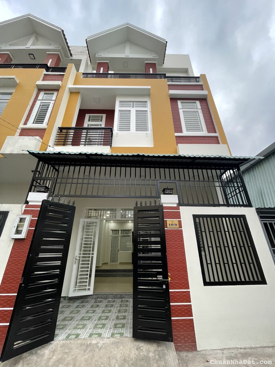 NHÀ 1 TRỆT 2 LẦU 68m2 SỔ HỒNG RIÊNG ĐÃ HOÀN CÔNG HBP THỦ ĐỨC CHỈ 5tỷ054