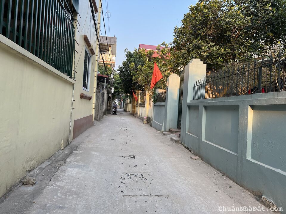 Gia đình cần bán gấp lô góc hai mặt tiền 52m2 giá 2ty2 cho anh chị đầu tư.