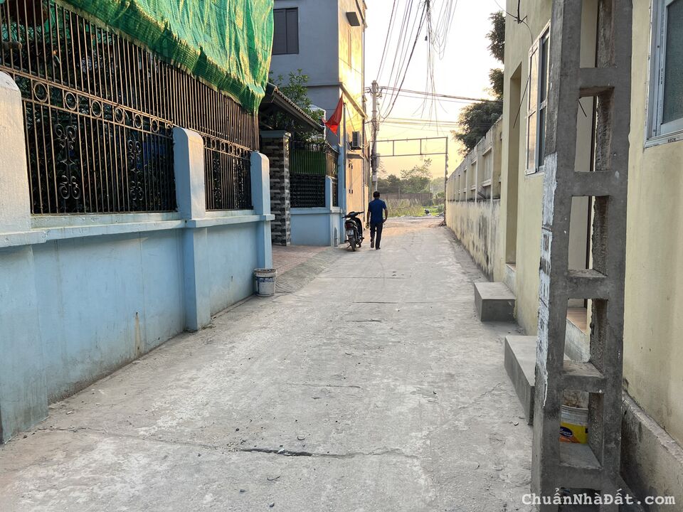 Gia đình cần bán gấp lô góc hai mặt tiền 52m2 giá 2ty2 cho anh chị đầu tư.