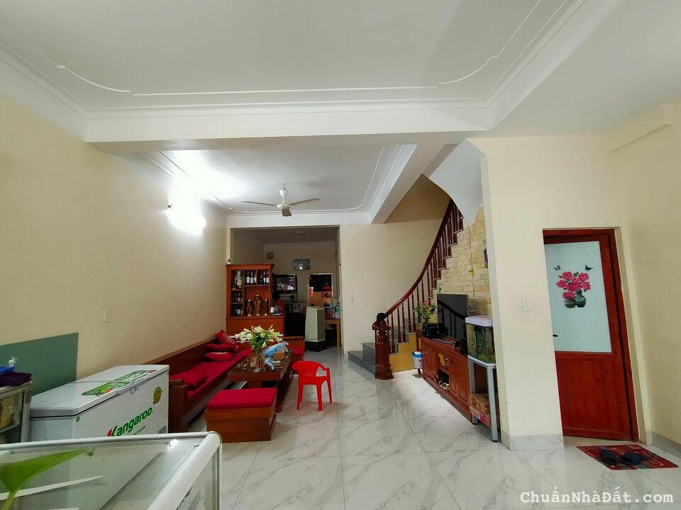 Bán nhà khu đấu giá Thạch Bàn 90m x 3t, mt 5.9m, vỉa hè, ô tô to. LH: 0396931899