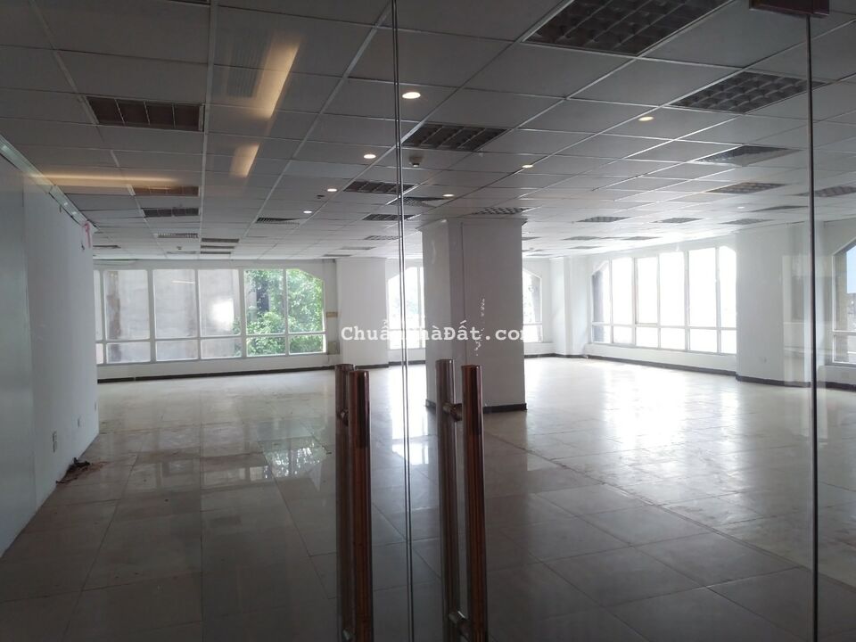 Cho thuê mặt bằng tầng 1 thương mại tòa DMC Kim Mã. 200m2