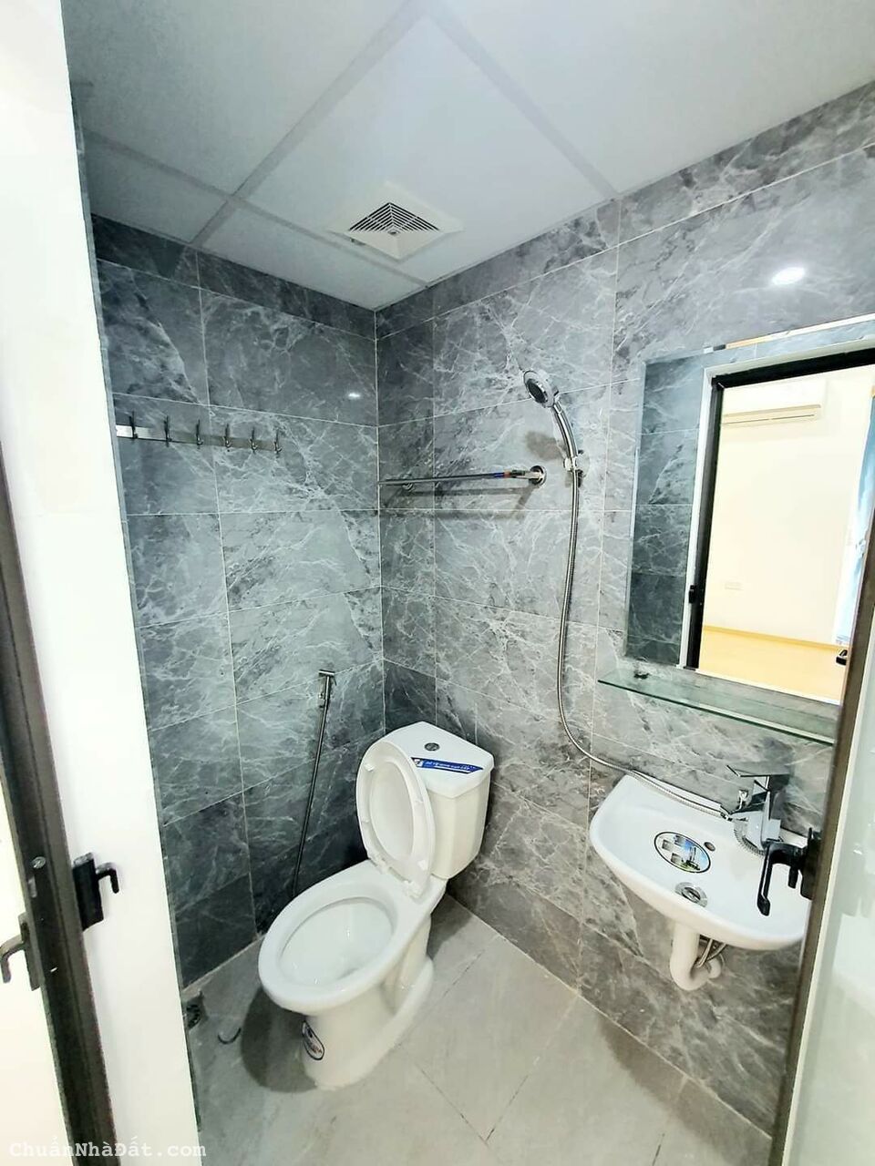 Căn hộ dịch vụ Thịnh Quang - Đống Đa 108m2 x 8 tầng, mặt tiền 6.2m, chỉ hơn 18 tỷ. Có TL