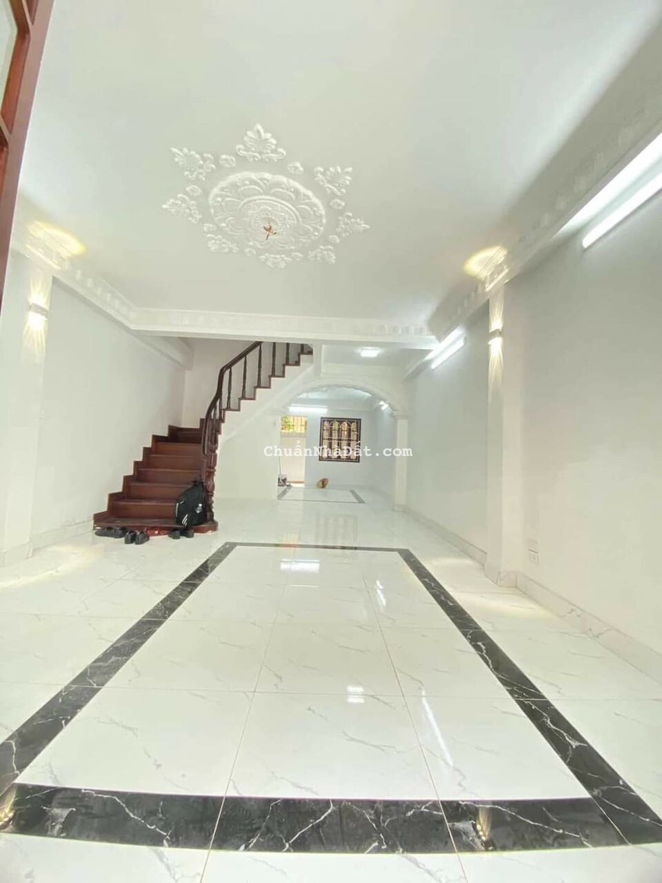 LÔ GÓC, OTO tránh phố Vĩnh Hồ - Đống Đa 70m2 x 5 tầng, chào giá 15.5 tỷ. Có TL.