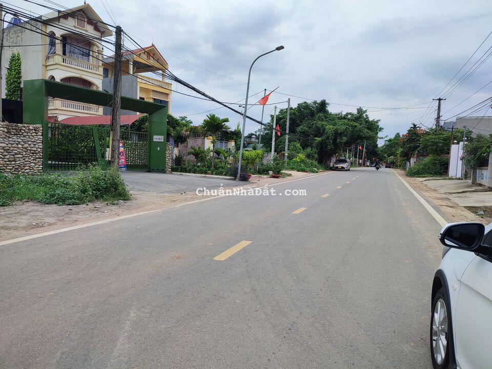 Chính Chủ cần bán mảnh đất 343m2 trên trục đường 916, gần trường Sỹ Quan Lục Quân 1 Chính Chủ cần bán mảnh đất 343m2 trên trục đường 916, gần trường Sỹ Quan Lục Quân 1