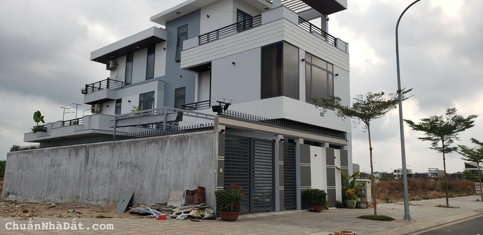 -GIA ĐÌNH VỀ BẮC CẦN THANH LÝ NGAY 3 LÔ BIỆT THỰ ĐƯỜNG NGUYỄN VĂN TỎ VÀO 1 SẸC SỔ RIÊNG FULL THỔ 