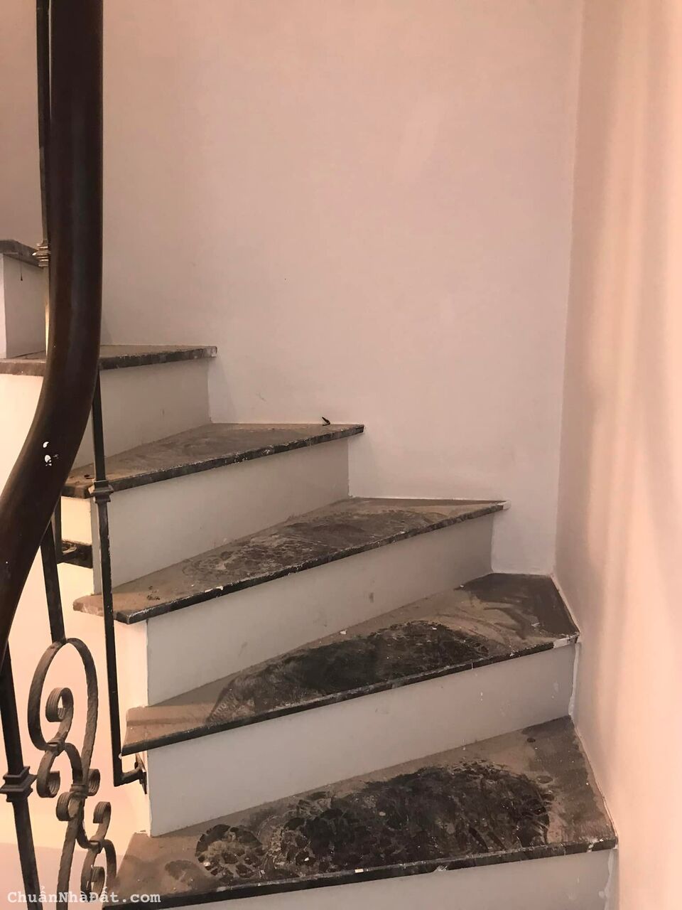 Bán nhà Lương Sử A - Cách phố 50m – Có sân – An sinh tốt . Gía 2.75 tỷ . Bán nhà Lương Sử A - Cách phố 50m – Có sân – An sinh tốt . Gía 2.75 tỷ .