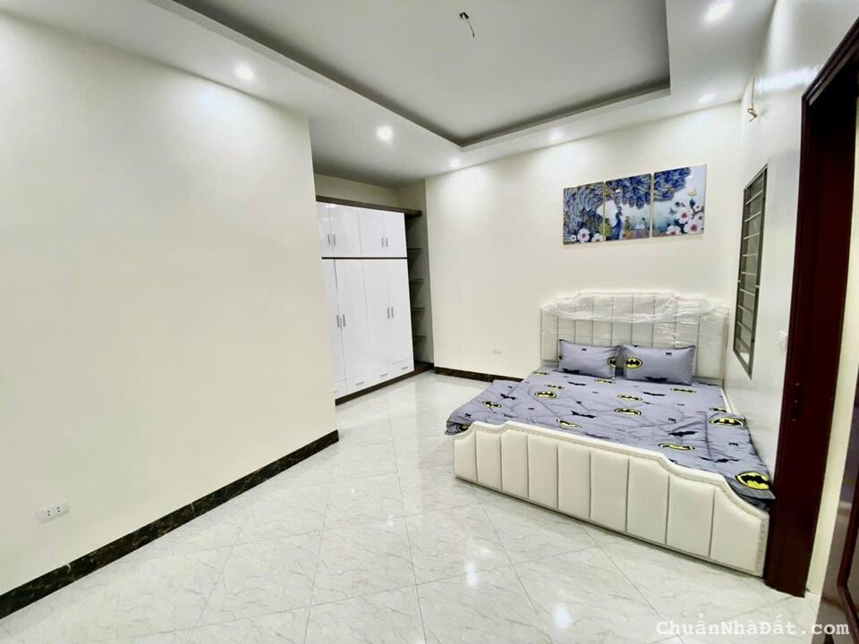 Bán nhà 6 tầng phố Lĩnh Nam, ngõ thông, ô tô đỗ cửa, 45m2, 4.75 tỷ