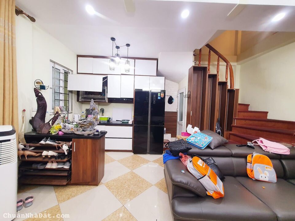 Bán nhà phố Thanh Lân, Ô TÔ TRÁNH 10m, NHÀ ĐẸP, ĐỂ LẠI FULL NỘI THẤT, 30m2, 2.9 tỷ