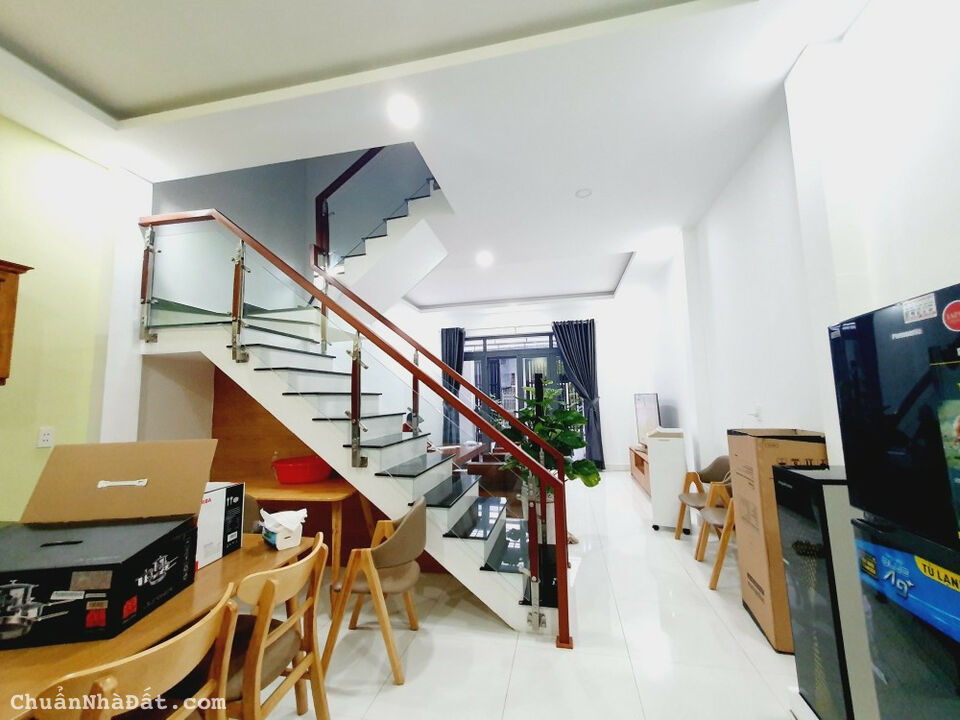 Gấp bán nhà Thủ Đức, 72m2 nhỉnh 4 tỷ, gần Trường Công Thương Q9.