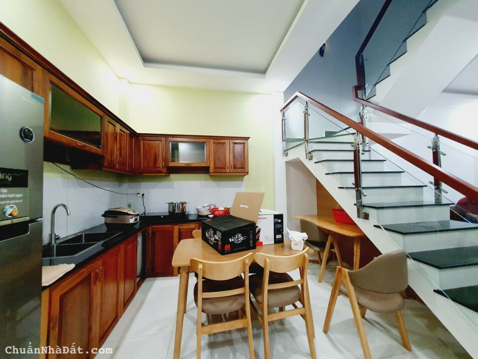 Gấp bán nhà Thủ Đức, 72m2 nhỉnh 4 tỷ, gần Trường Công Thương Q9.