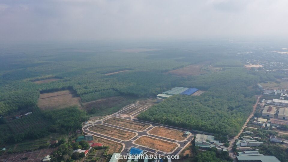 Cha em cần tiền gấp nên sang lại lô đất 100m2, 700trieu, mặt tiền đường DT747, SHR