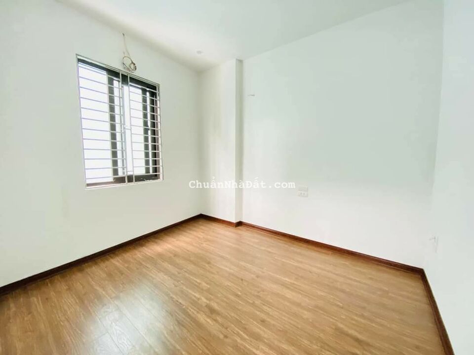 Cần bán gấp nhà phố Nguyễn Sơn-LB 40m2x4T Giá chỉ 4.85 tỷ