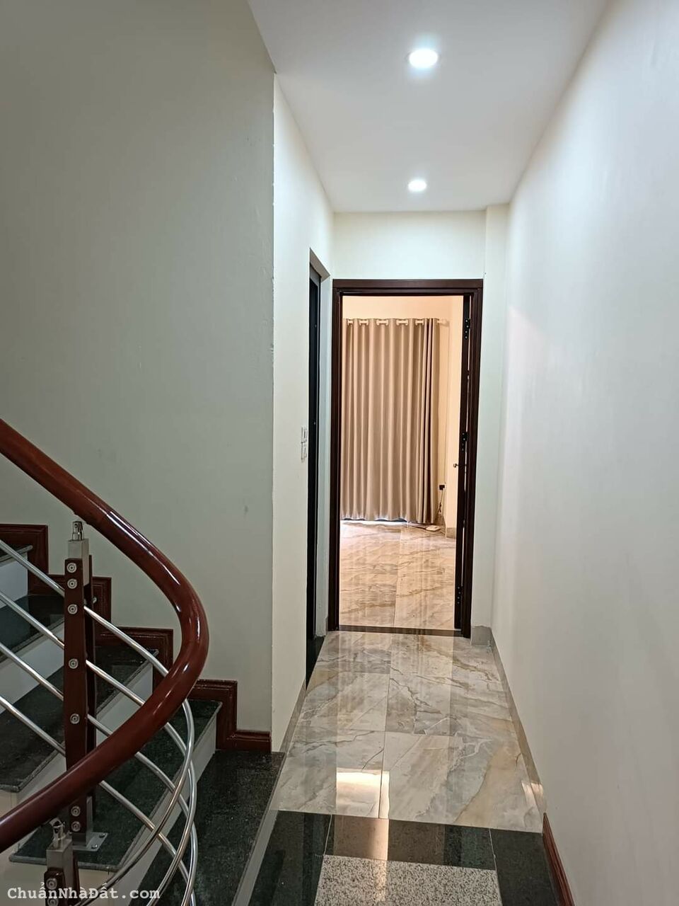 Cần bán gấp E Chân Dài Ngọc Thụy- Long Biên 40m2x4T, MT 4m2, Giá nhỉnh 4 tỷ