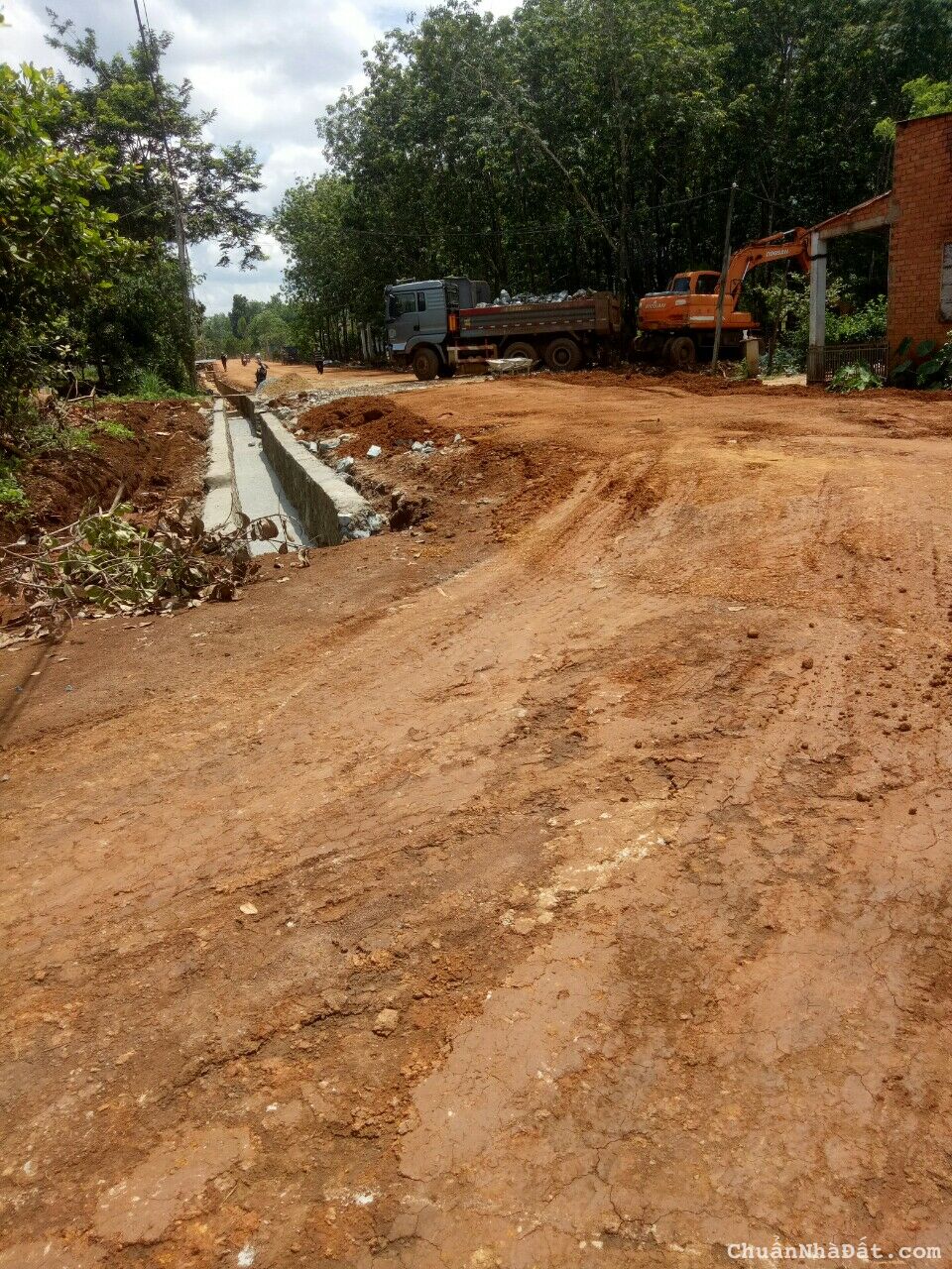 Chính chủ cần bán gấp 750m2, mặt tiền 15m, đất ngay KCN Tân Hưng.