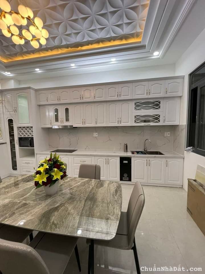 Biệt Thự Siêu Đẹp 4 tầng, nhỉnh 8 tỷ, Gần Phú Mỹ Hưng, Quận 7.