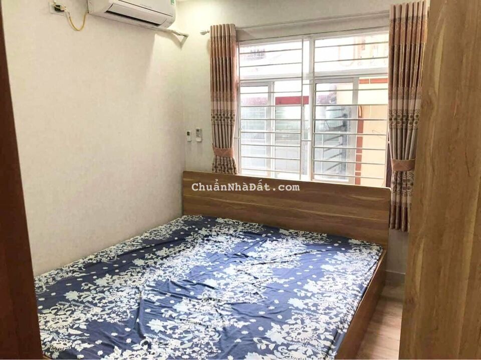 Nhỉnh 1 tỷ hộ khẩu Cầu Giấy 45m2,2PN, Tặng nội thất