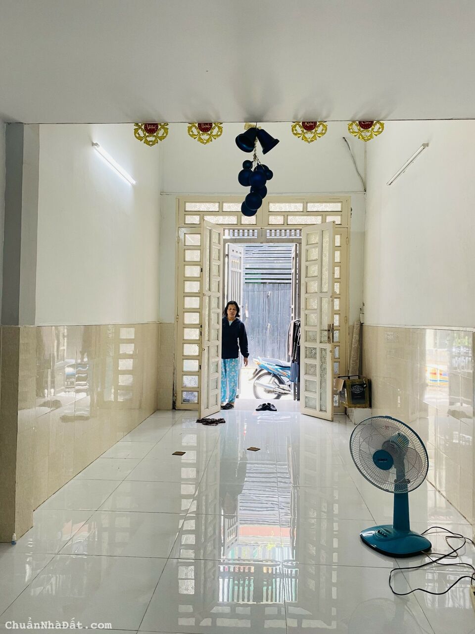 Bán Nhà - Vào ở ngay - Bình Tân - HXH đỗ cửa - 33m2 sổ vuông - Nhỉnh 3 tỷ.