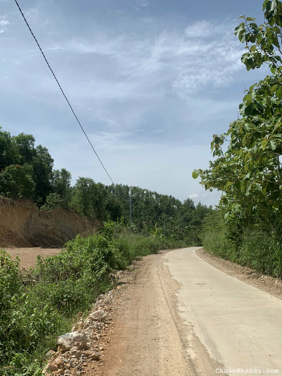 Bán đất Phú Tân, SHR, sẵn 160m thổ cư, đường bê tông liên ấp quy hoạch mở rộng 32m, gần trường học