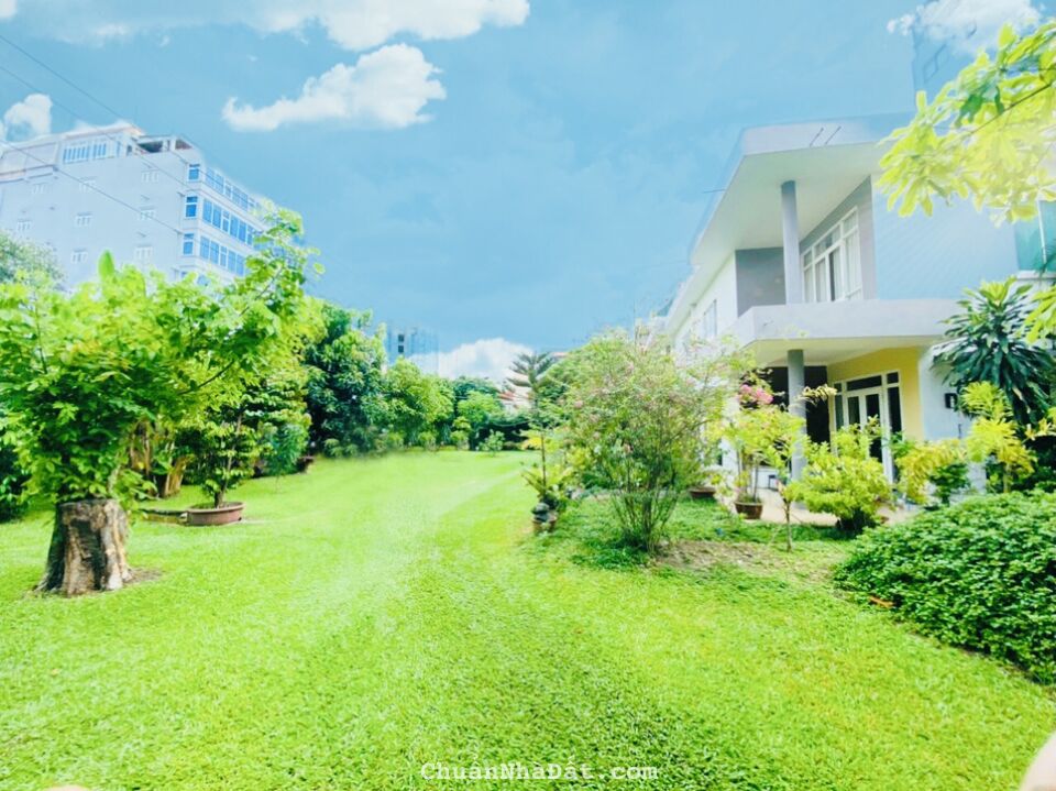 Cho thuê 720 m²  đất trống đối diện chợ Trần Hữu Trang, P10, Phú Nhuận.