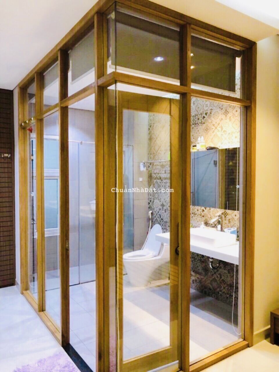 Cho thuê hẻm 373 Nguyễn Trãi Q1 ngay công an Tphcm