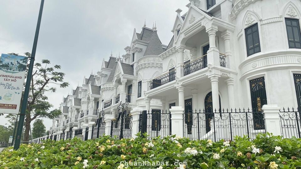Bán biệt thự lâu đài Ciputra cực đẹp cạnh vườn hồng