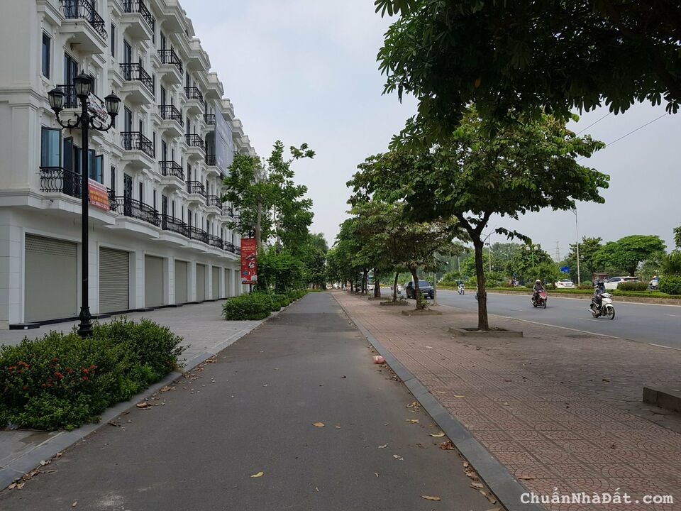 Bán nhà mặt phố Phúc La đường rộng 60m - 2 mặt tiền - có hầm riêng - sẵn nhà kinh doanh ngay Bán nhà mặt phố Phúc La đường rộng 60m - 2 mặt tiền - có hầm riêng - sẵn nhà kinh doanh ngay