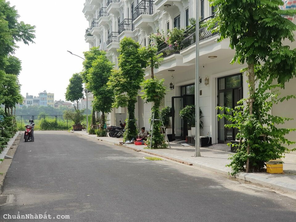 Bán nhà mặt phố Phúc La đường rộng 60m - 2 mặt tiền - có hầm riêng - sẵn nhà kinh doanh ngay Bán nhà mặt phố Phúc La đường rộng 60m - 2 mặt tiền - có hầm riêng - sẵn nhà kinh doanh ngay