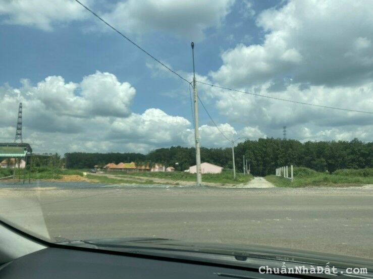 CẦN BÁN GẤP lô đất ngan 10x100 giá chỉ có 450tr ai cần a lô em nhe