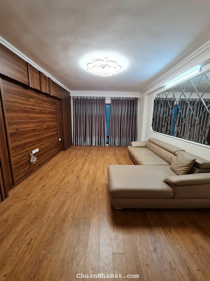 Chính chủ cần bán gấp căn nhà đẹp phố Âu Cơ 35m x 5 tầng  . Mt 3.1m , 60m ra phố , full nội thất