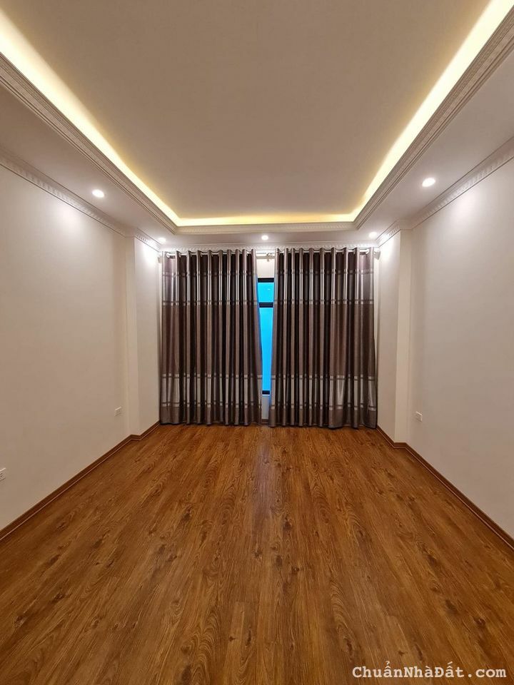 Nhà đẹp nhất phố Đội Cấn 35m2 x 6 tầng, MT 3m. Giá chỉ nhỉnh 4 tỷ, nở hậu, ngõ rộng, chắc chắn