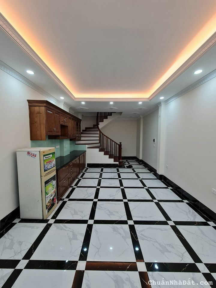 Nhà đẹp nhất phố Đội Cấn 35m2 x 6 tầng, MT 3m. Giá chỉ nhỉnh 4 tỷ, nở hậu, ngõ rộng, chắc chắn