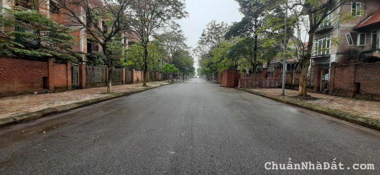 Bán biệt thự đơn lập mặt đường đôi 33m, cách sân bay Nội bài 5km