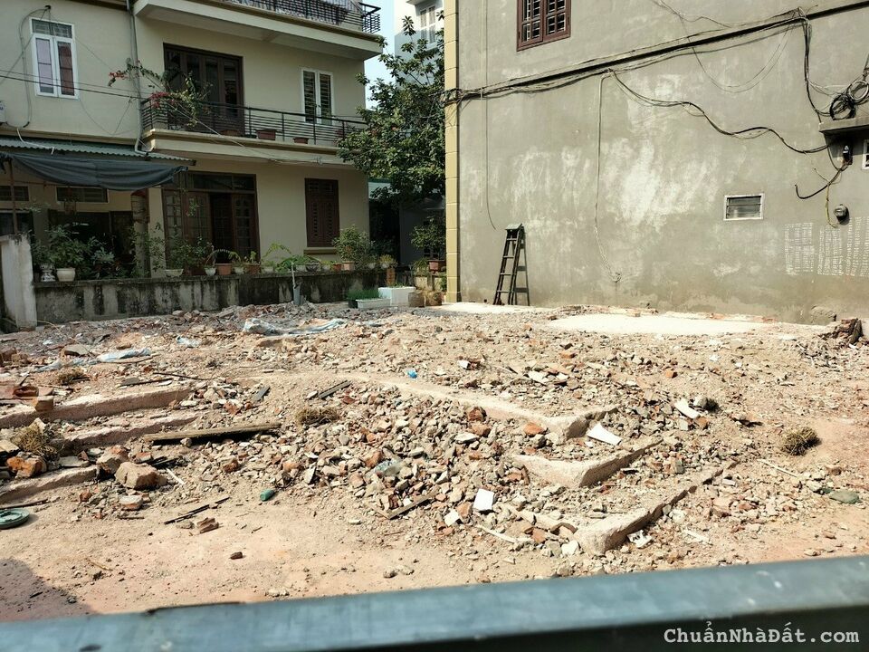 Đất đẹp Phố Thượng Thanh,lô góc,20m ra ô tô tránh,gần chợ,gần trường học các cấp