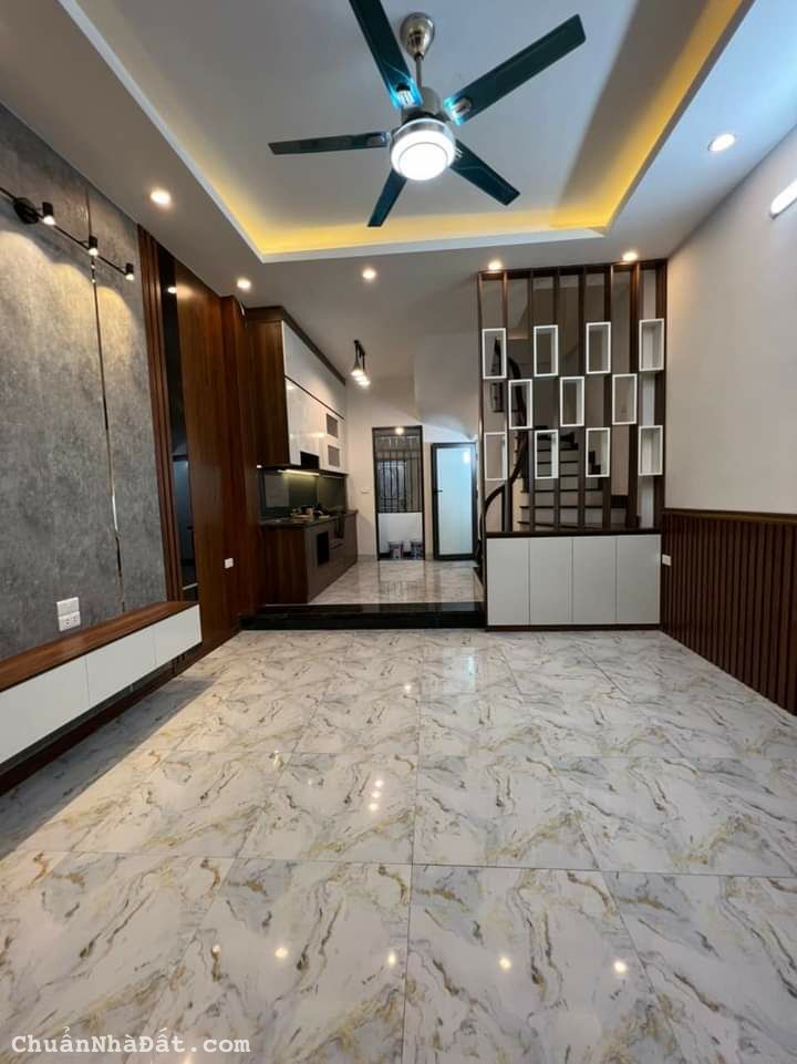 Siêu phẩm ,full nội thất, Lạc Long Quân ,diện tích 40m x5 tầng ,mặt tiền 3.5m giá 4 tỷ