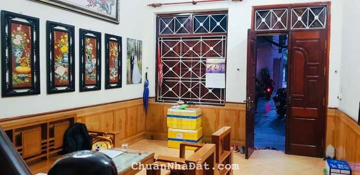 Bán nhà Nguyễn Đình Hoàn ,ngõ thông ,ba gác tránh ,diện tích 47m x4 tầng ,mặt tiền 4m , giá nhỉnh 4